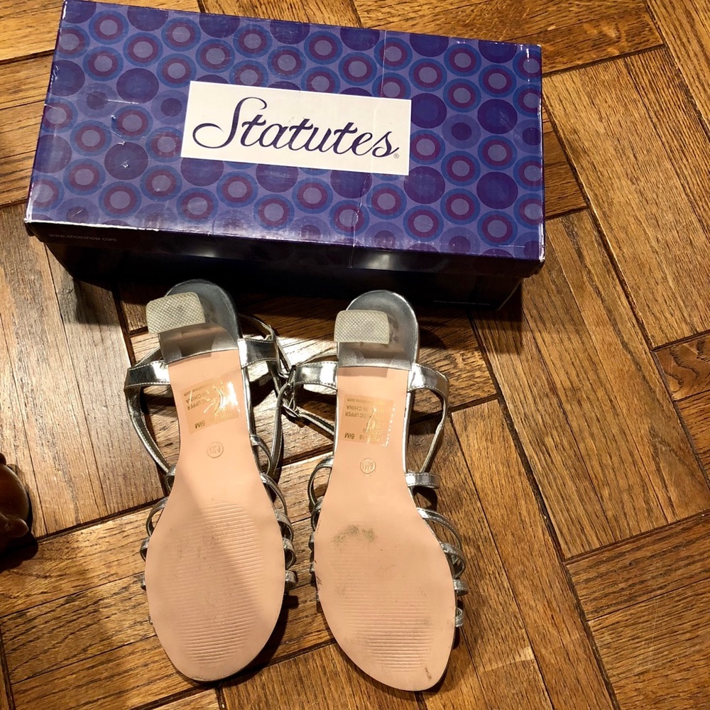 Strattutes Excellent Condition Silver Sandler’s - Picture 4 of 4